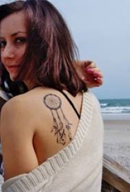 meisjes schouder zwarte geometrische lijn dromenvanger tattoo foto
