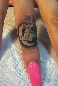 2016 latest tide black gray white tiny pattern tattoo