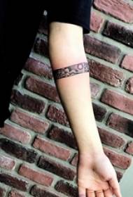 arm Ringtatoeëring patroon verskeidenheid arms op swartgrys tatoeëring punt-steek tegniek armband tatoeëring patroon