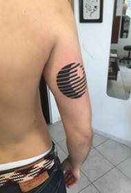 lalaki braso sa itim simpleng linya geometric round tattoo larawan