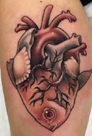 Dunkle Farbe hat eine personalisierte Reihe von Tattoo-Designs zu genießen