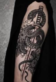 დომინირება შავი ნაცრისფერი tattoo ლამაზი 9 დიდი ფართობი Black prick tattoo ნიმუში