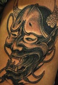 Prajna melnbaltā tetovējuma dominējošais šarms ir tā vērts