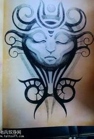 Saulės dievo tatuiruotės modelis