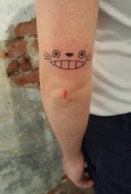 braccia di ragazzi su linee nere geometriche semplici cartoni animati tortoise foto di tatuaggi faccia