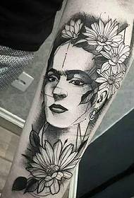 diversi squisiti tatuaggi totem in bianco e nero