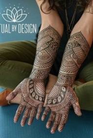 glamourous elements geomettrici neri linii simplici mudellu creativo di tatuaggi mehndi