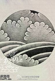 classicu modellu di tatuatu manoscrittu di totem biancu è biancu