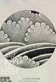 classico modello di tatuaggio manoscritto totem bianco e nero di bell'aspetto