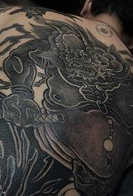 μαύρο γκρι τοτέμ μοτίβο τατουάζ στο πίσω μέρος