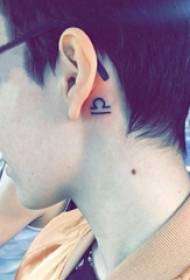 ragazze dietro l'orecchio nero linea semplice costellazione creativa immagini del tatuaggio della Bilancia