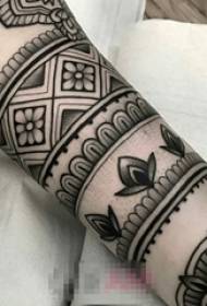 Fete brațe negru punct gri ghimp linie geometrică tatuaj jumătate mânecă imagine