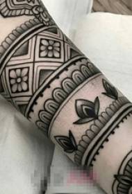 Amantombazane Arms Black Grey iphuzu ameva wejometri yomugqa wesithombe se-tattoo