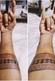 armband tattoo patroon eenvoudig maar niet genereus Armband tattoo patroon