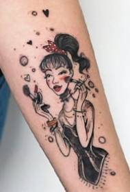 Un groupe de petits tatouages sur les cuisses, comme les cuisses aux bras