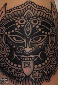 Czarny szary wzór tatuażu religijnego
