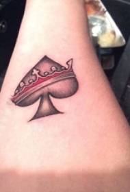 ragazzi sul punto di schizzo grigio nero punte di punture creative foto di tatuaggi di picche