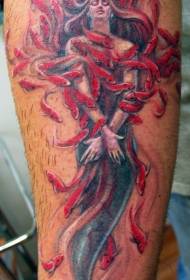 腕の色の人魚と赤魚のタトゥー画像