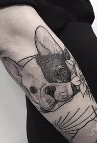 svart grå varg tatueringsmönster på låret