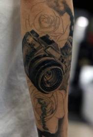 La macchina fotografica del tatuaggio registra il modello del tatuaggio della macchina fotografica di vita
