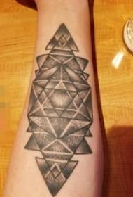 Jungen Kalb auf schwarz grau Tipps Stechen geometrische Elemente Dreieck Tattoo Bilder