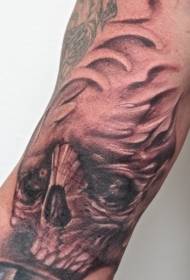 Черный монстр череп татуировка большая рука