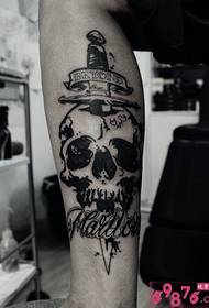 tatuaje de erizo espada blanco y negro en Europa y América