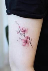 26 belle immagini di tatuaggi di colore fresco e di bell'aspetto