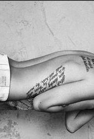 Megan - Tatuaggio fotografico sexy in bianco e nero Fox