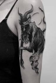 dead black Un insieme di opere di tatuaggi di personalità oscura