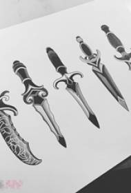 رسم أسود السمات الإبداعية مجموعة من مخطوط الوشم خنجر الاستبداد