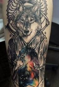 Pojkesarm på svart skiss prickning teknik kreativ tecknad Mr. Wolf tatuering bild