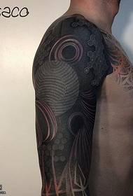 modello di tatuaggio tradizionale totem nero-grigio spalla