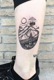 vakomana mhuru pane yakasviba geometric mitsara yekuvaka uye yemakomo landscape tattoo mifananidzo