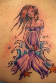 Patrón de tatuaje de sirena de orilla pintada