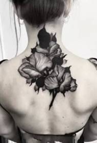 Sraith dubh dorcha de 9 patrún tattoo dubha agus liath