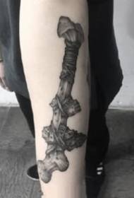 dagger kwenye mkono na nyeusi kijivu kumweka tattoo tattoo tattoo 153667 - hisia kidogo na mpya za tattoo nyeusi na kijivu