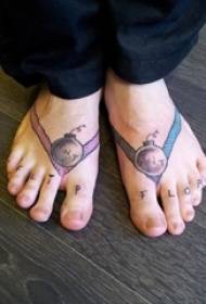 Jongen op der Instep gemoolt geometresch Linnen bomb Tattoo Biller