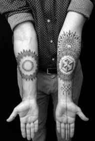 Braccio incredibile fiore di vaniglia nero con motivo geometrico del tatuaggio