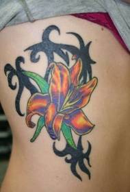 zambak me ngjyrën anësore të belit me modelin e tatuazheve te luleve fisnore