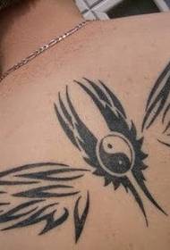 tračevi i krila tetovaža