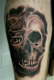 spectaculair zwart grijs half mens half duivel schedel tattoo patroon