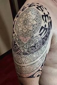 klasikinė tradicinė didžiojo rankos totemo tatuiruotės tatuiruotė