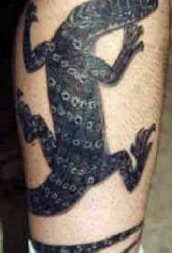 Реалистичная черная татуировка рептилий
