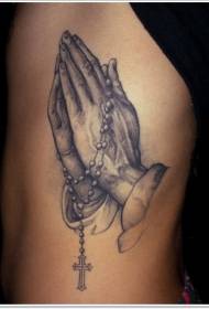 Bočno rebro crno sivo molitveni uzorak tetovaža ruku