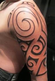 gutter Svartgrå skisse på armen skisse punkt triks kreative totem dominerende tatoveringsbilder