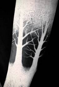 patró de tatuatge d’arbres en blanc i negre