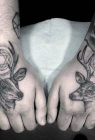 hand gesteek styl swart geheimsinnige hert en geometriese tattoo patroon