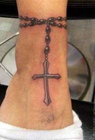 Braccio rosario nero e croce tatuaggio