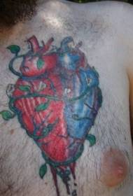 плющ грудей з синім і червоним малюнком татуювання серця